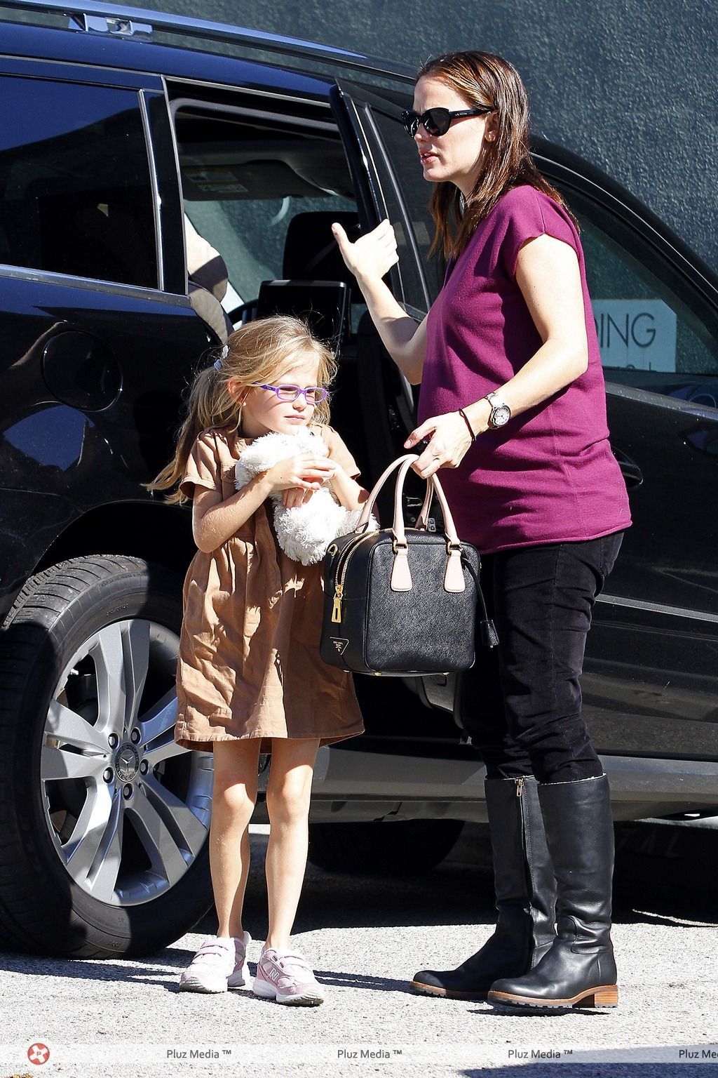 Jennifer Garner takes her daughter Violet Affleck to the dentist | Picture 112717